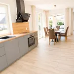 Reetdachhaus 5, Inkl 2 Parkplaetze