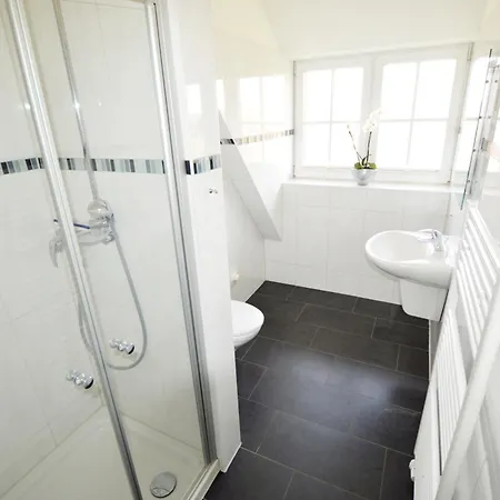 Reetdachhaus 5, Inkl 2 Parkplaetze