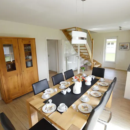 Reetdachhaus 5, Inkl 2 Parkplaetze Dom wakacyjny Fehmarn